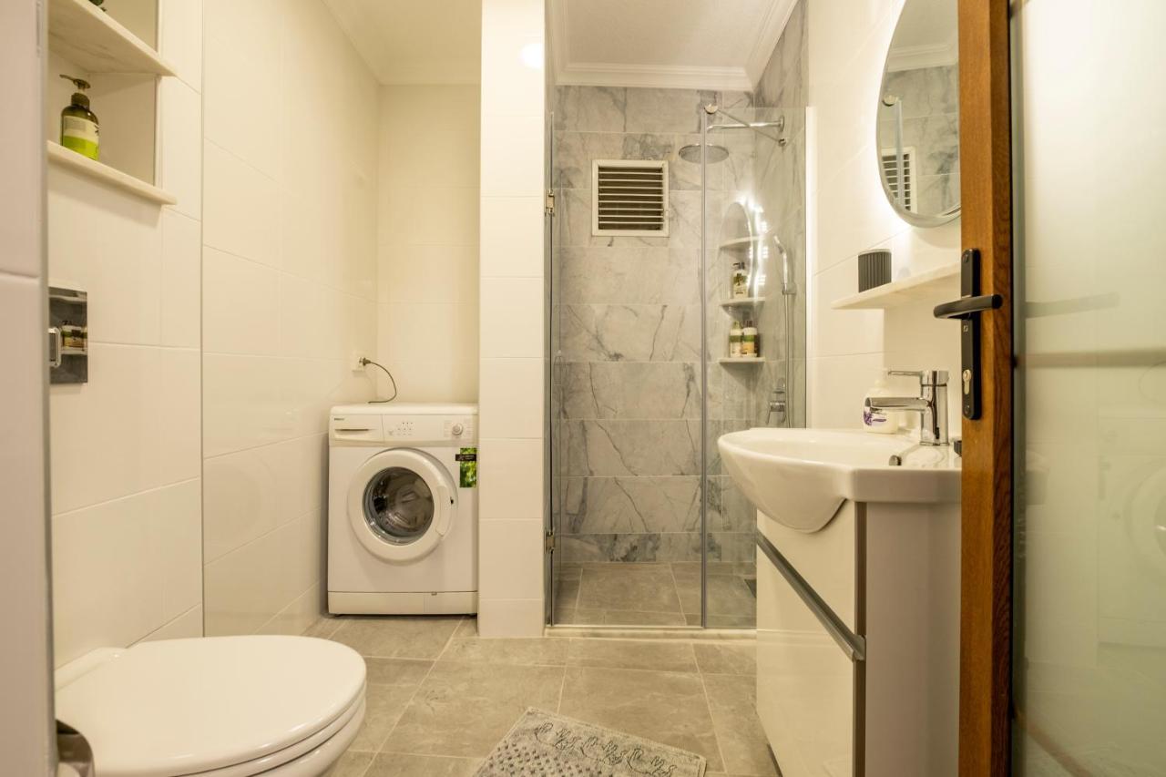 Appartamento Spacious And Comfy 2Br In The Heart Of Cihangir Provincia di Provincia di Istanbul Esterno foto