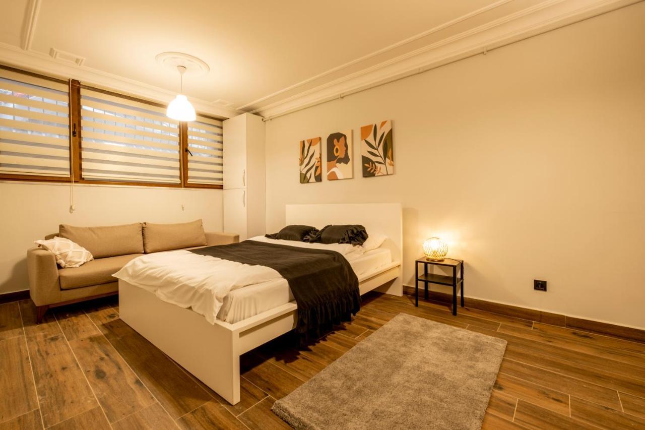 Appartamento Spacious And Comfy 2Br In The Heart Of Cihangir Provincia di Provincia di Istanbul Esterno foto