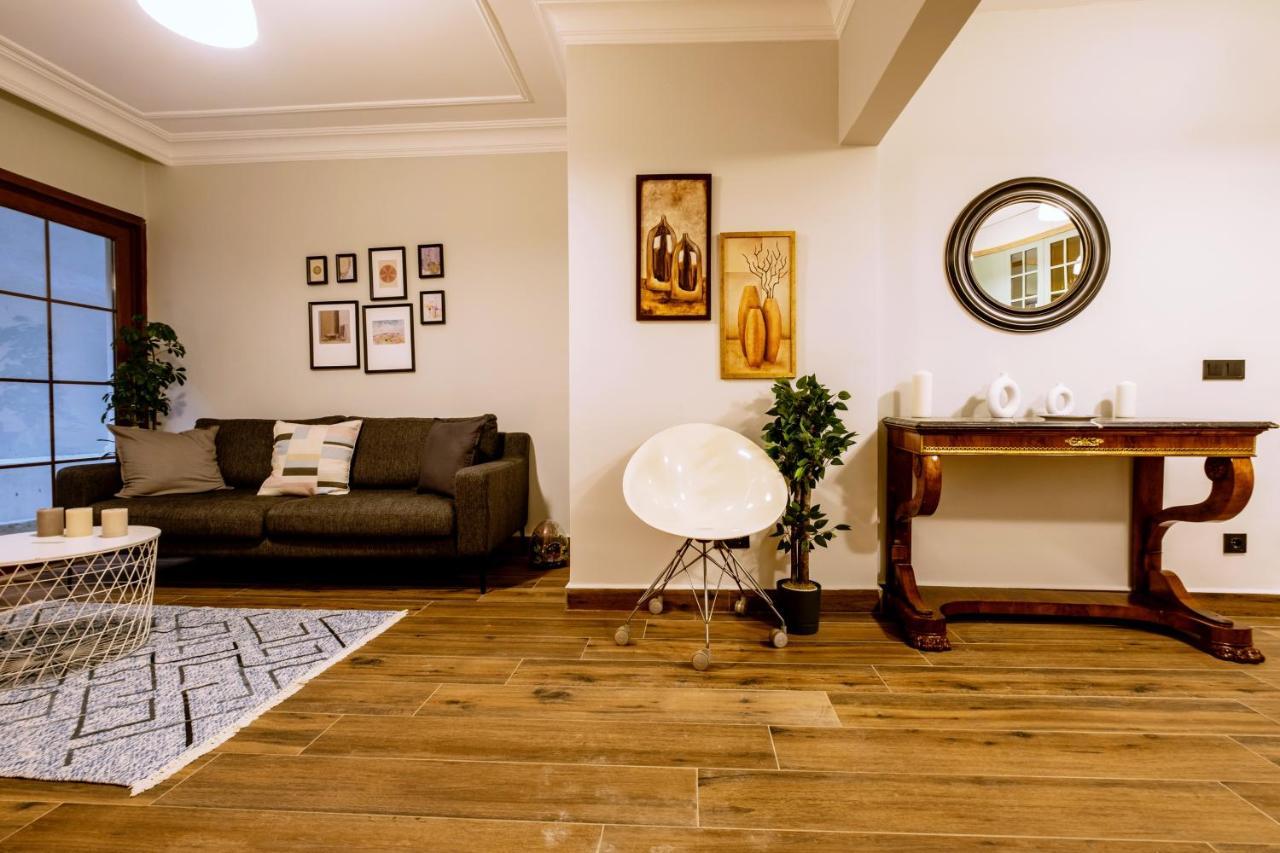 Appartamento Spacious And Comfy 2Br In The Heart Of Cihangir Provincia di Provincia di Istanbul Esterno foto