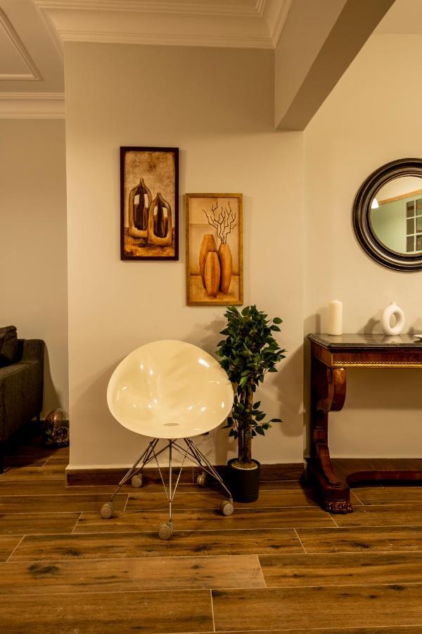 Appartamento Spacious And Comfy 2Br In The Heart Of Cihangir Provincia di Provincia di Istanbul Esterno foto