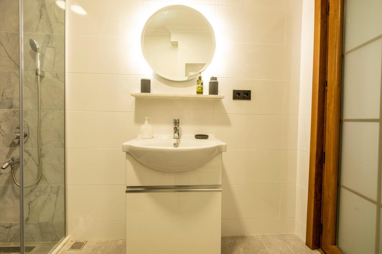 Appartamento Spacious And Comfy 2Br In The Heart Of Cihangir Provincia di Provincia di Istanbul Esterno foto
